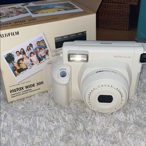 URBAN OUTFITTERS POLAROID CAMERA, wide 300